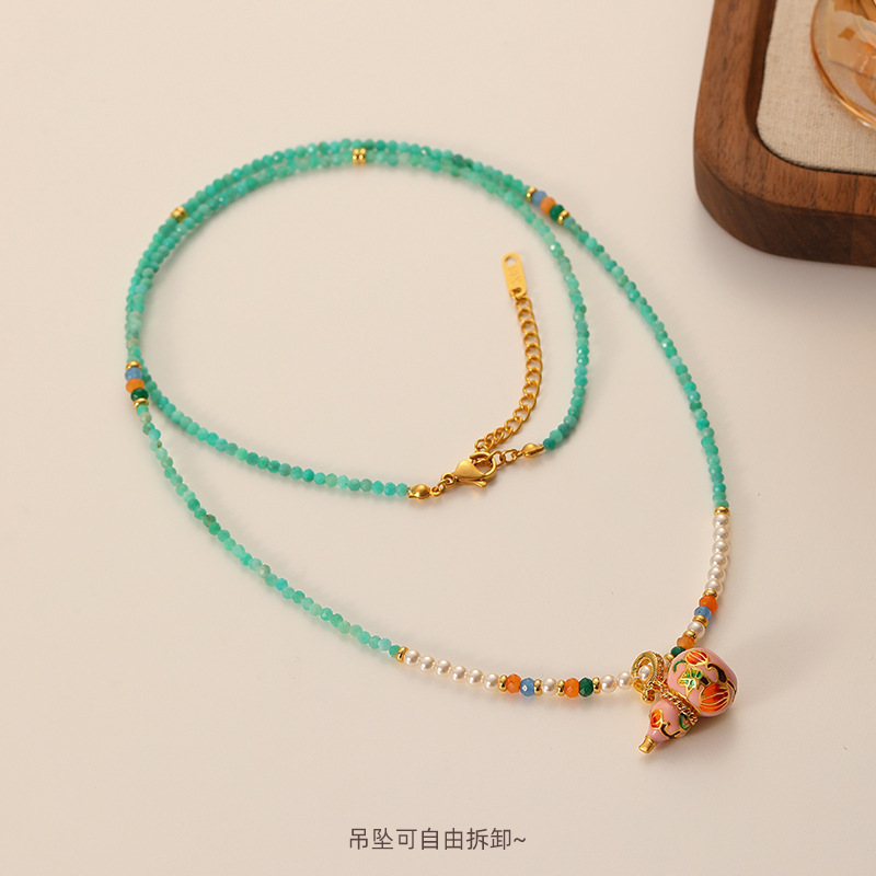 New Chinese-style fashionable and light luxury pearl oil drop gourd sweater chain, a long, versatile and elegant retro necklace for women Application Scenario