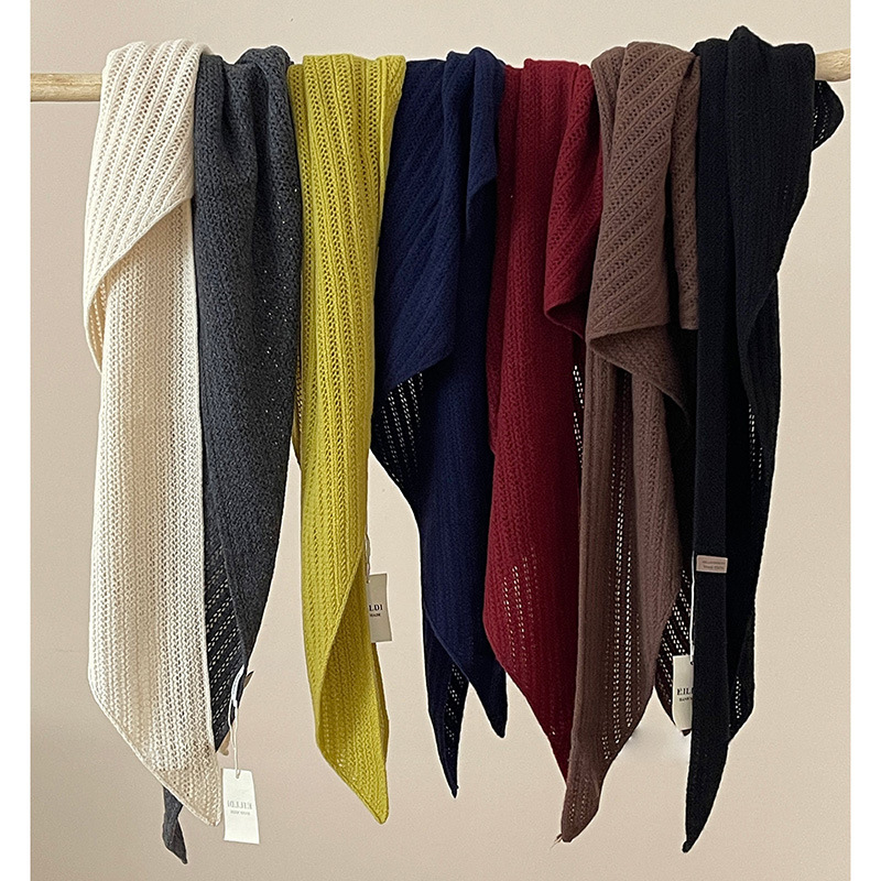 The new wool knitted shawl for the autumn and winter of 2025 is a versatile, high-end, multi-functional and fashionable casual scarf for women Application Scenario