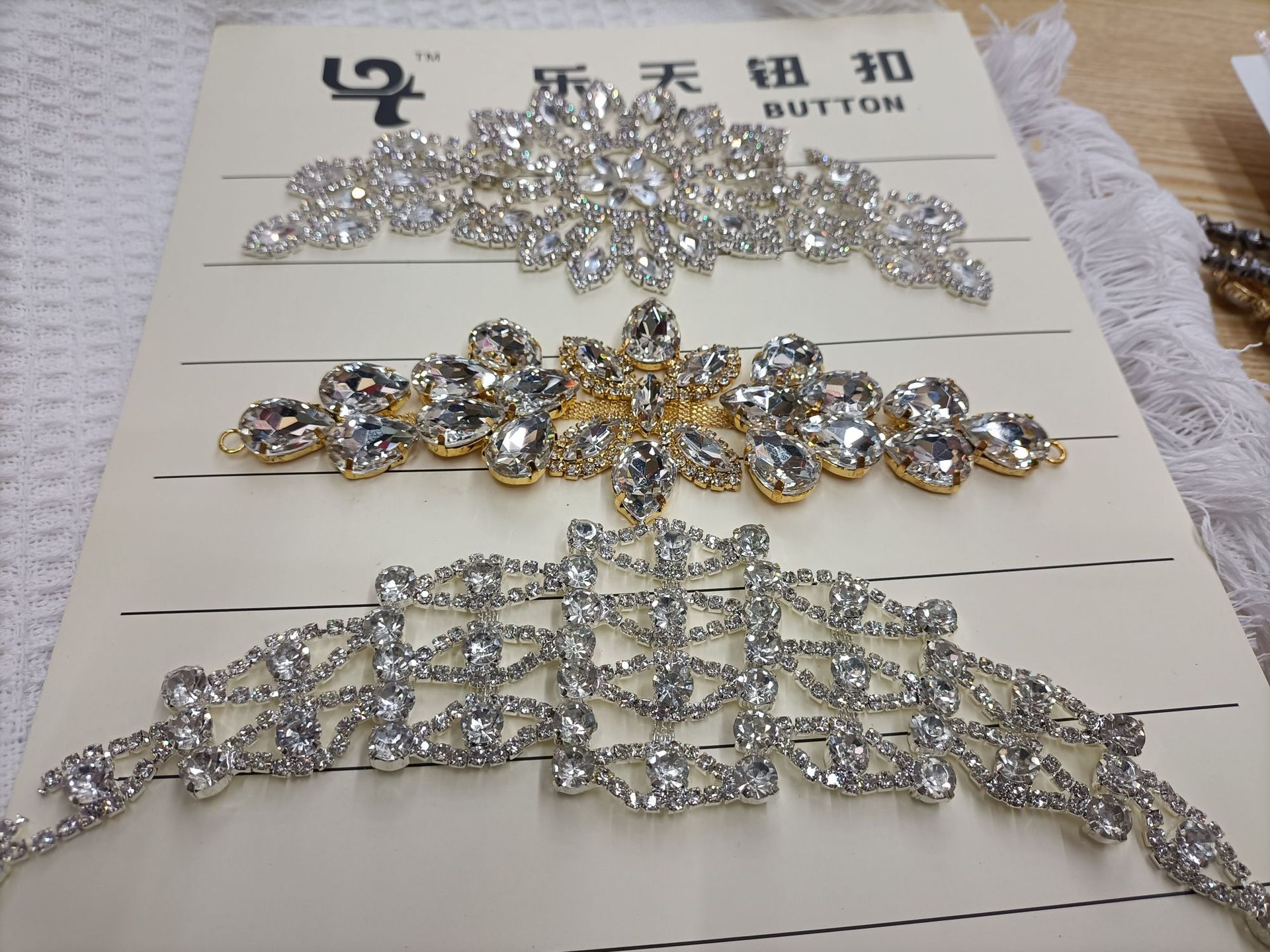 New hand-sewn diamond jewelry accessories, wedding dress accessories, belt decorations, DIY handcrafted materials, rhinestone decals details Picture