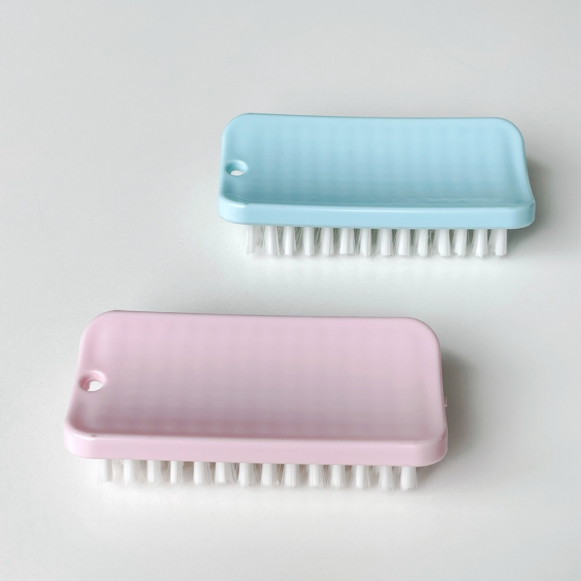 وهناك نوع جديد من التنظيف المتعدد الوظائف، فرشاة الغسيل بالبلاستيك، وغسيل الملابس المنزلية، وتنظيف الملابس بالبلاستيك