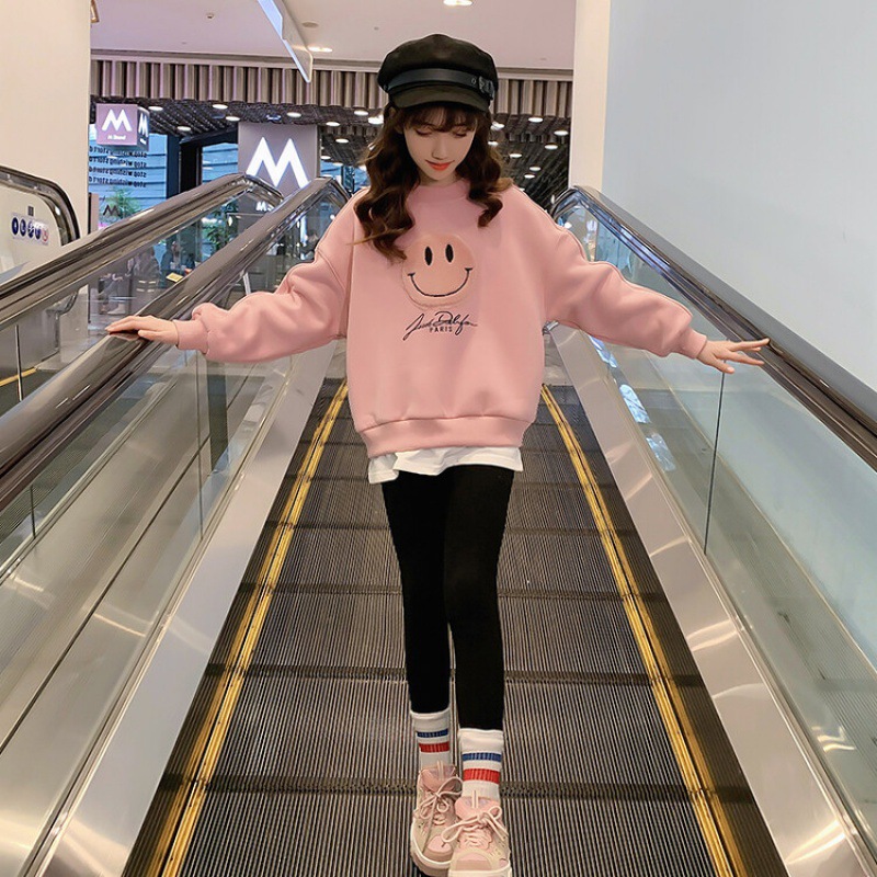 Cross-border children's and girls' autumn wear Korean style casual sportswear two-piece set wholesale smiley face sweatshirt set Application Scenario