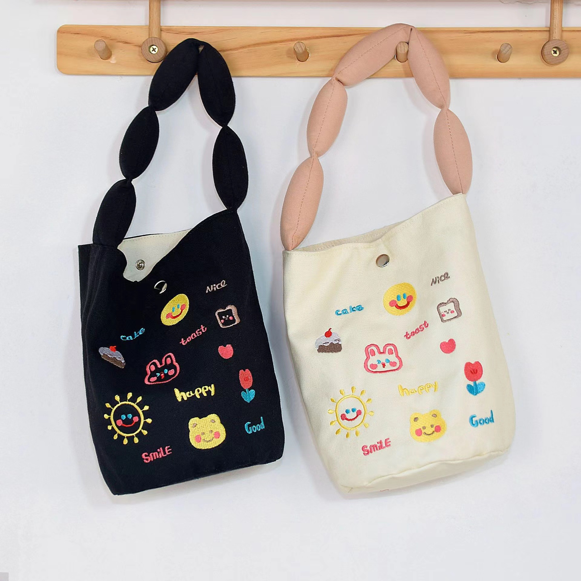 2022 New original embroidered handbag, canvas bag, female student lunch box bag, school and work handbag, small cloth bag Application Scenario