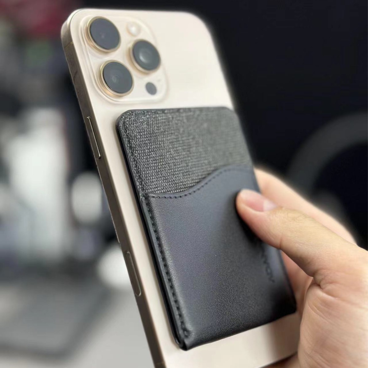 This ultra-thin magnetic card case with a hinge is suitable for iPhoneMagsafe and can be used as a phone stand in stock details Picture