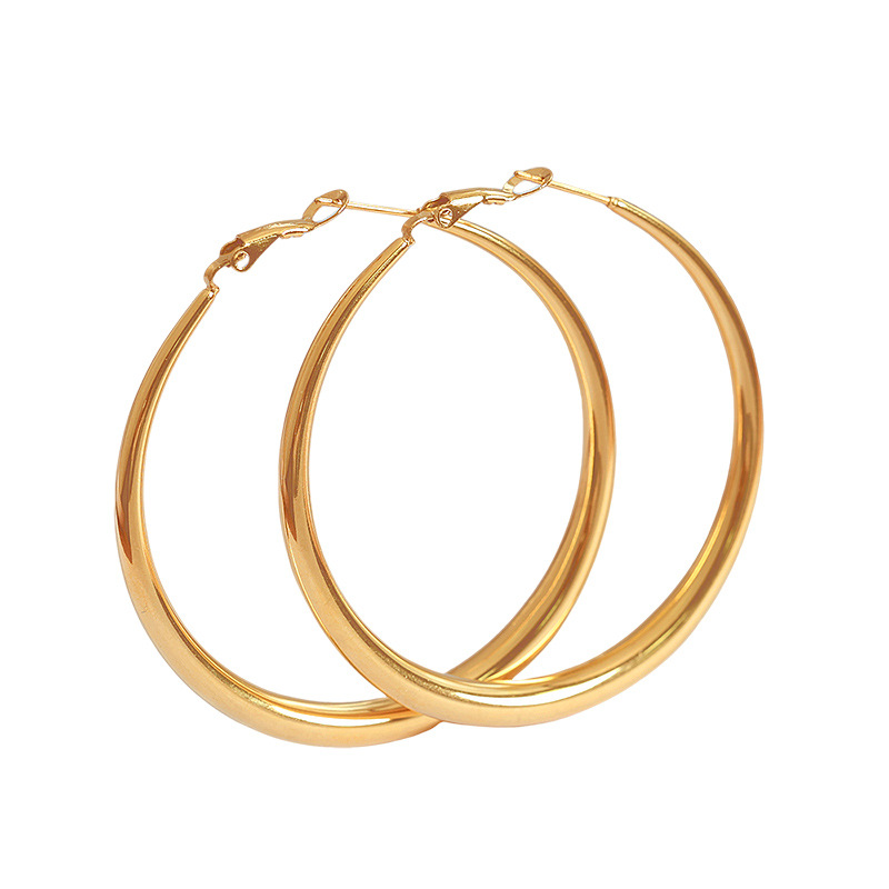 New Hong Kong-style retro exaggerated large circle hollow earrings, elegant and cold style titanium steel gold-plated ear rings and earrings Item Picture