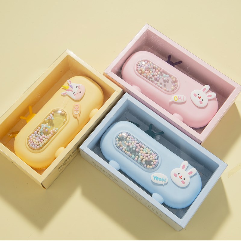 小学生笔袋女白底实物图