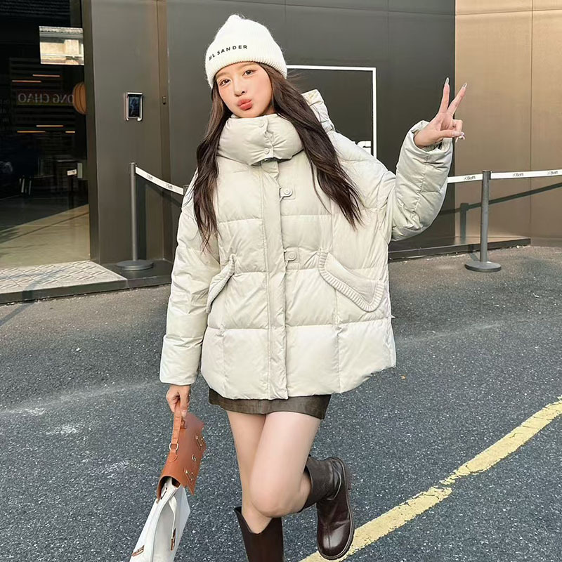 A mid-length hooded down jacket for women in winter 2025, with a fashionable design sense. It's a white duck down jacket with round buttons for petite women Specification image