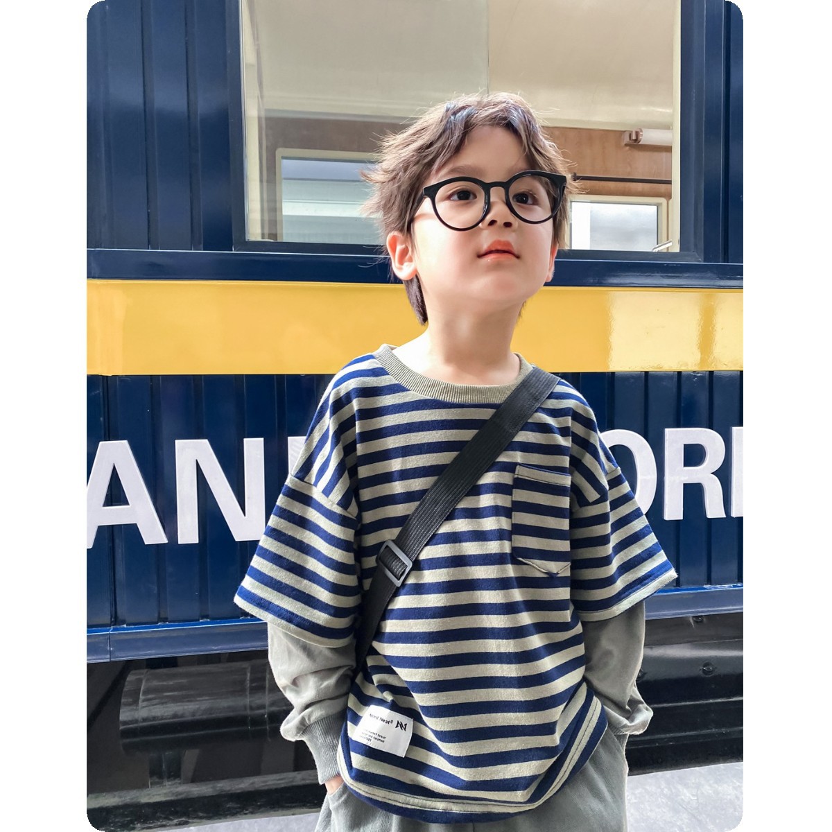 This is a very trendy boys' store's 2024 spring collection of children's hoodies with Korean-style striped fake two-piece base hoodies for babies