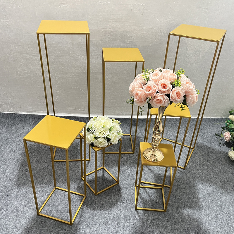 Wedding ironwork road leading flower columns, flower vases, props, flower stands, column ornaments, wedding stage decoration and arrangement ornaments details Picture