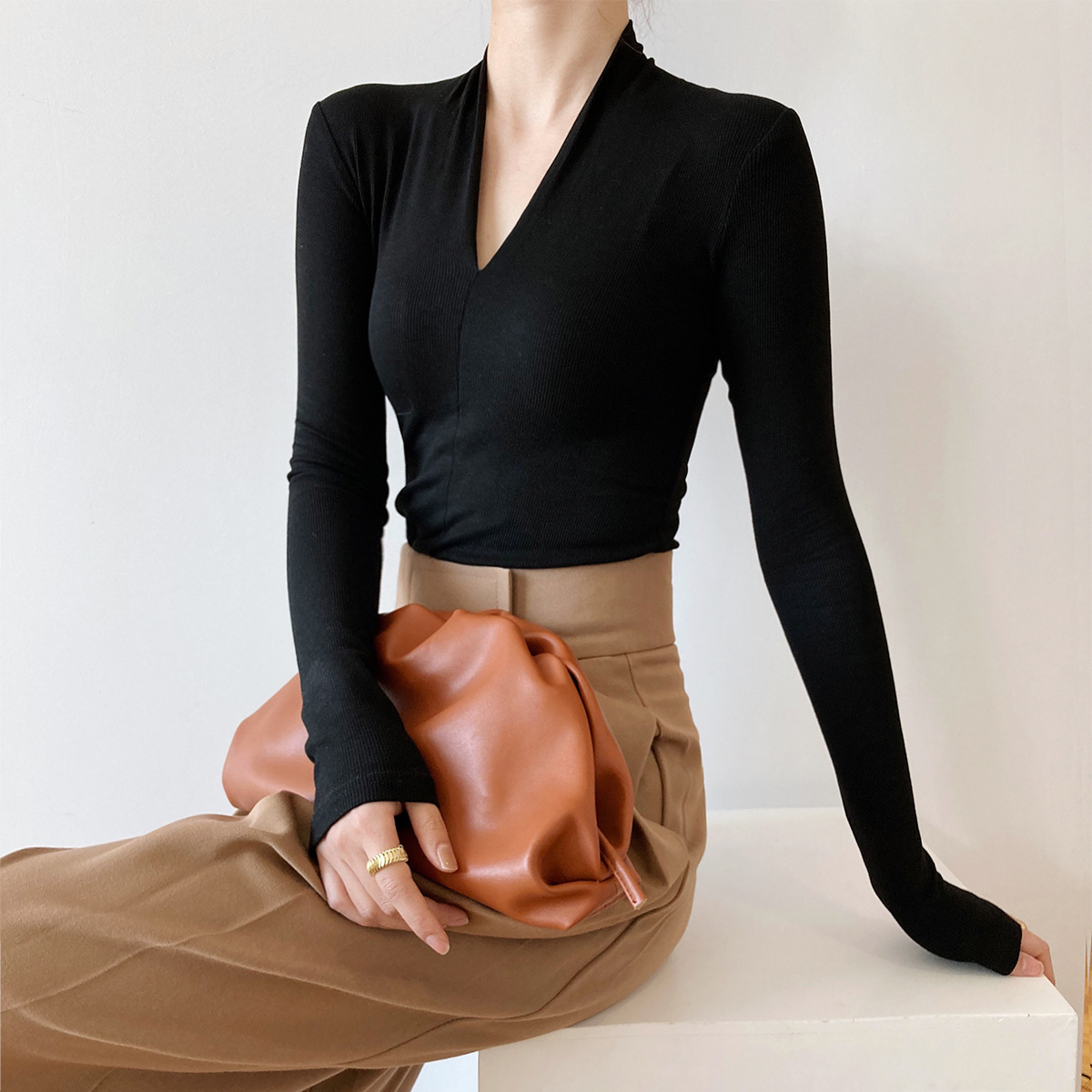 Luxi 2022 Early Autumn New Style V-neck long-sleeved T-shirt for women, slimming and scheming, paired with a base layer top 231