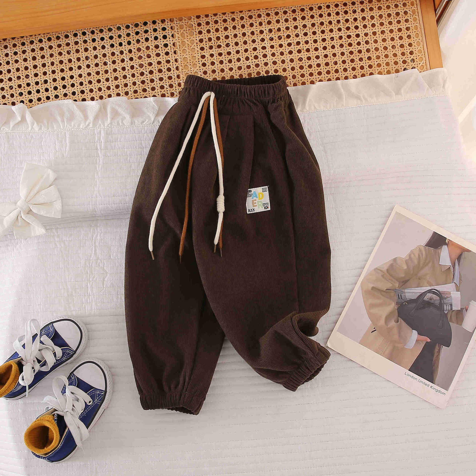 Spring and Autumn's new style of pants: boys' sportswear pants, girls' corduroy loose tight-fitting pants, casual and stylish baby pants Application Scenario