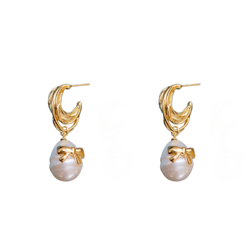 Pearl earrings with a high-end feel, real gold electroplated silver needle, French retro court style earrings, versatile earrings wholesale Item Picture