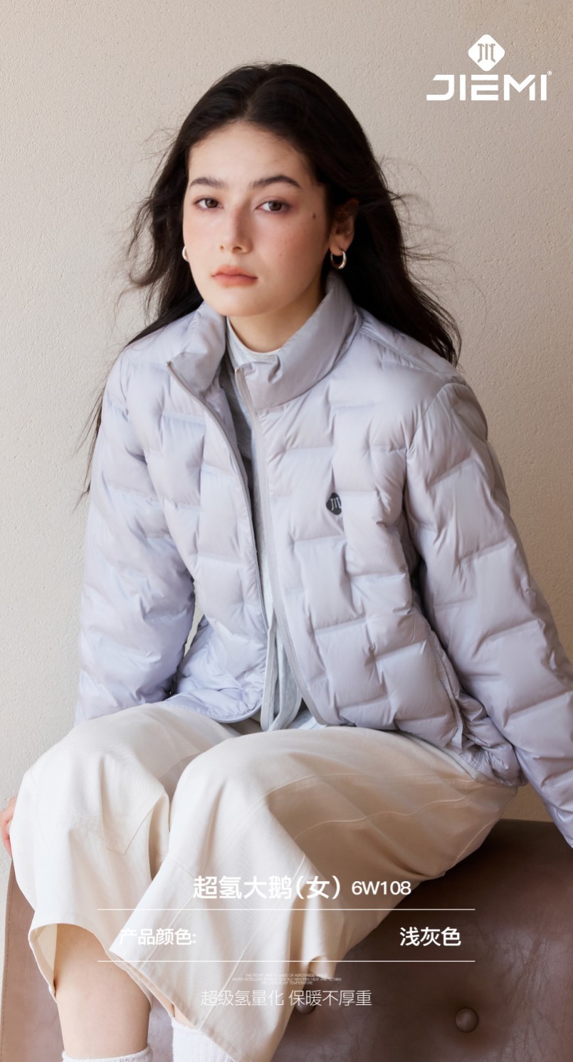 The new turtle-back light down jacket for women with a stand-up collar is slimming and visually pleasing. It is a lightweight goose down jacket with a warm inner liner pic 22