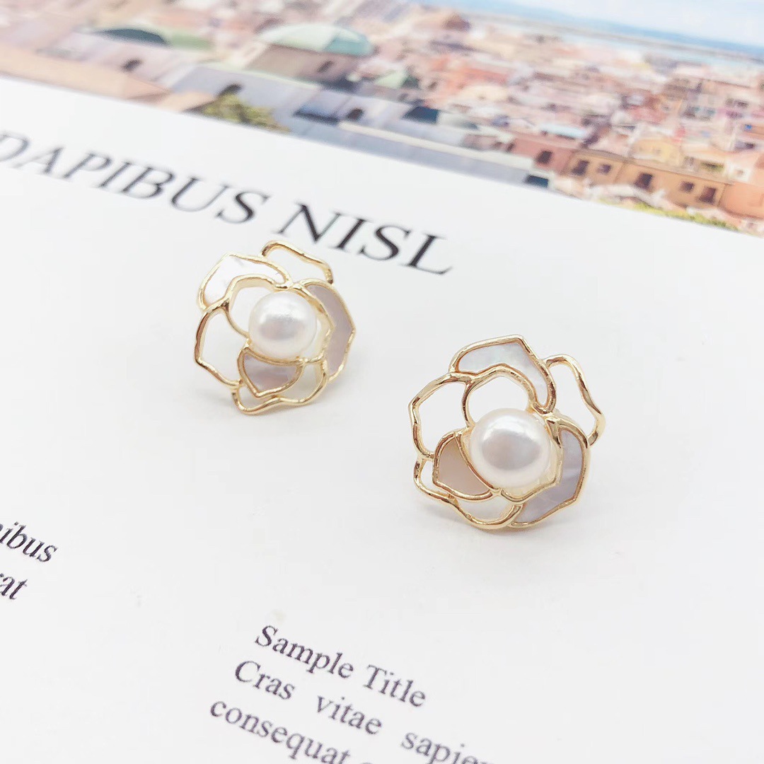 Korean-style mother-of-pearl rose pearl stud earrings are a versatile, niche, and stylish accessory for women. Wholesale of stud earrings Specification image