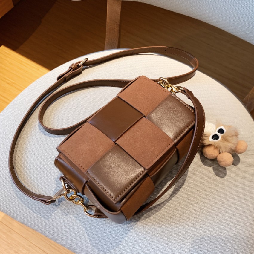 Niche Design Retro Bag Female 2022 Autumn/Winter New Female Bag Color Crossbody Bag Foreign Style Braided Small Square Bag