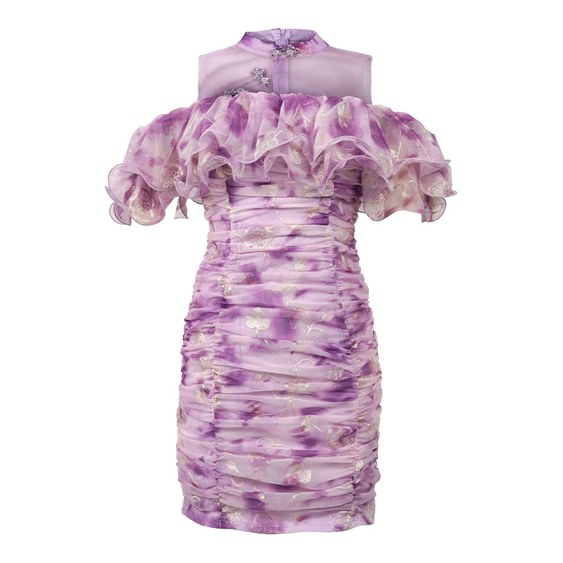 The new summer dress of 2025, featuring a stylish and elegant lady with floral prints and a feminine touch, is a new Chinese-style improved cheongsam. 80107 Item Picture