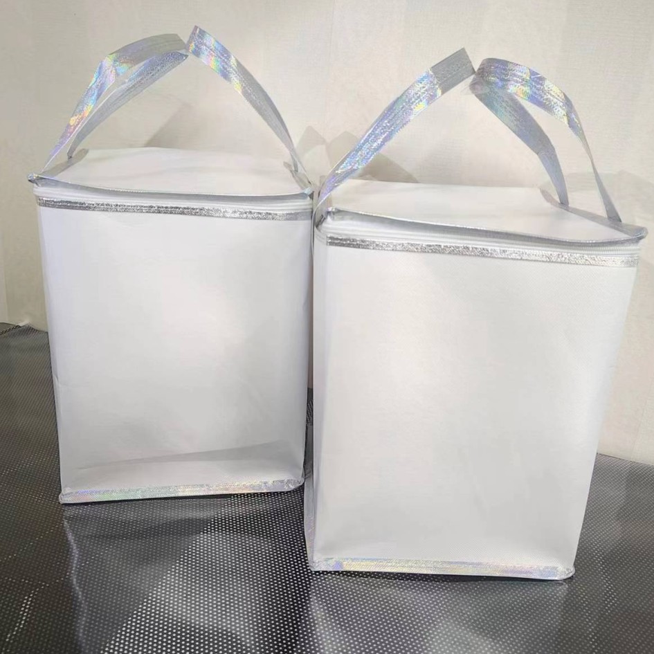 Wholesale of in-stock aluminum foil insulated bags, takeout barbecue packaging bags, hand-held insulated bags, cake, milk tea and catering packaging bags Application Scenario