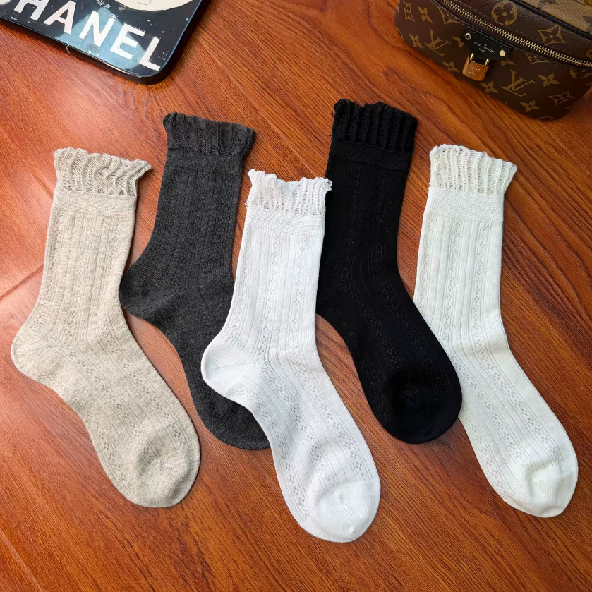 One-piece consignment of French thin cotton spring and summer lace, fashionable and breathable, solid color with loafers, high-end and stylish, versatile mid-calf socks