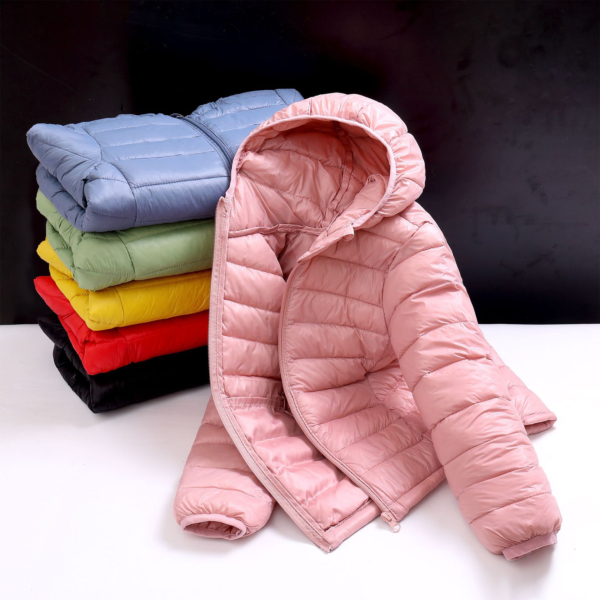 Direct sales from the manufacturer of 2022 new children's cotton-padded clothes, including light and thin autumn and winter coats, short hooded jackets and cotton-padded clothes for children