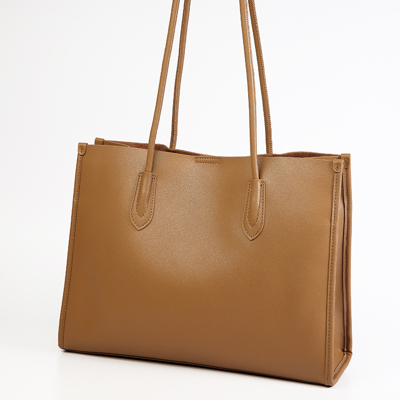 2023 New Women's Bag High-Grade Niche Design Shoulder Bag Leather Women's Bag Commuter Cow Pitot Bag Application Scenario