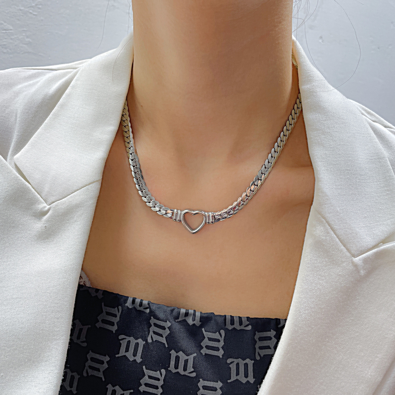 Opk Jewelry European And American Fashion Fashion Stainless Steel Snake Bone Chain Personality Exaggerated Ins Style Love Titanium Steel Necklace Woman Application Scenario
