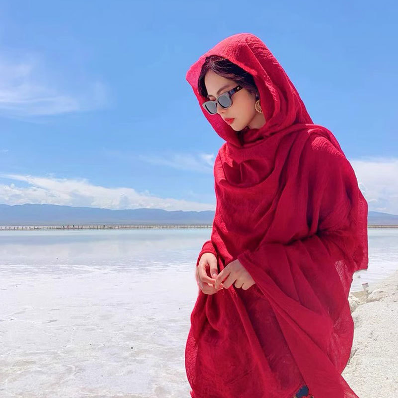 青海茶卡盐湖旅游拍照大红色棉麻围巾女沙漠防晒披肩海边旅游纱巾