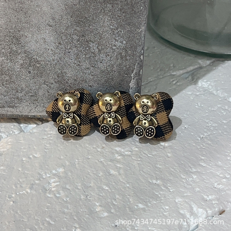 Boss Brother's new collection features a retro bear heart pearl pair with original Korean and Japanese designs, exuding a unique and feminine charm details Picture