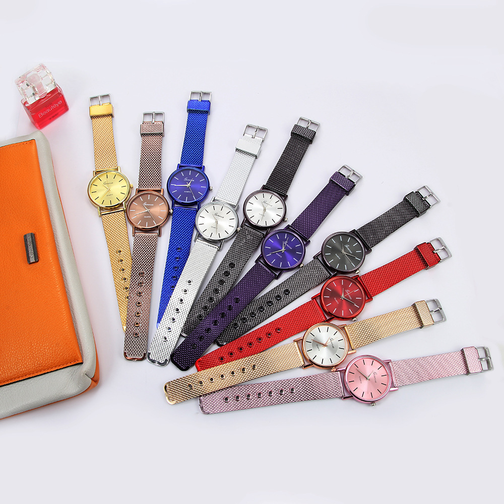 Manufacturer's in-stock couple watches, unisex watches for both men and women, fashionable mesh quartz wristwatches for women and students Application Scenario