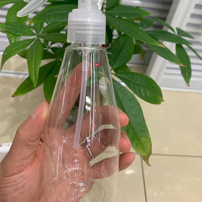 Transparent Travel Bottle Small Mouse Nozzle Plastic Spray Emulsion Bottle Small Watering Can Cosmetic Packaging Bottle Wholesale Application Scenario