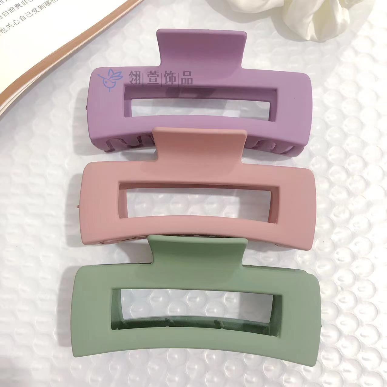 The 2025 new style hair clip features a laid-back shark clip at the back of the head, the same black scratch-off large multi-volume hair clip as the Internet celebrity pic 6