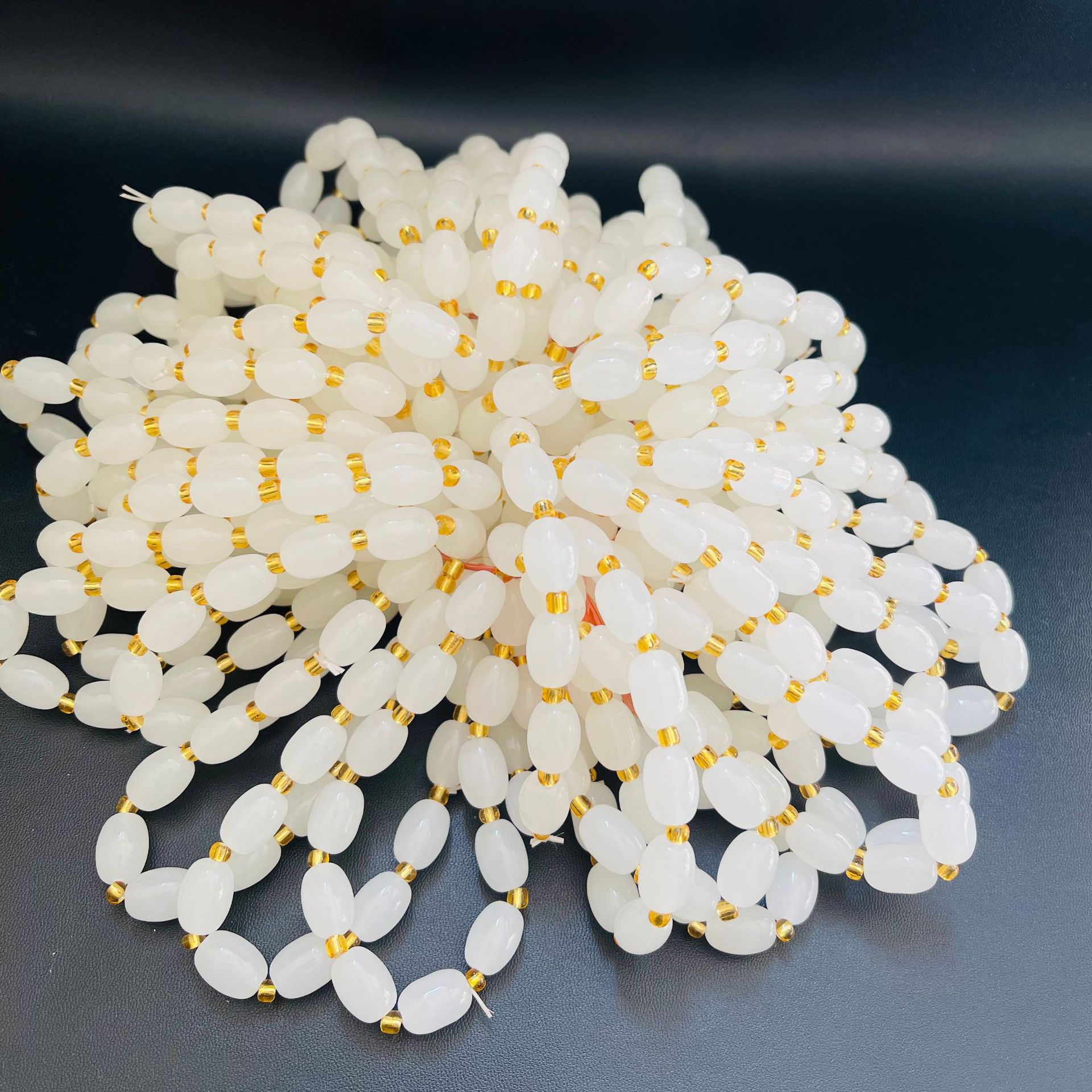 【 Zone 1-8 】 10x14mm (White jade with golden rice beads) bracelet 50 per bundle, 10x14mm white jade glass bracelet, white oval bracelet, imitation jade bracelet, 1 yuan, 2 yuan, wholesale from street stalls Application Scenario