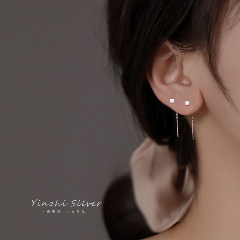 The small square ear moldings are a trendy and niche design for women on Instagram, exuding a sense of sophistication. The 925 silver ear moldings are versatile and personalized earrings Specification image