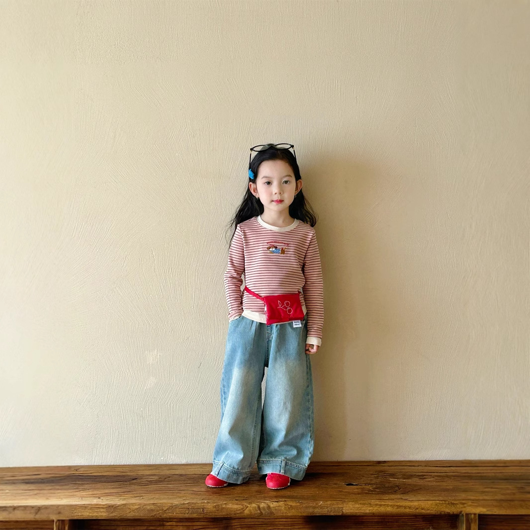Spring 2025 New stylish striped long-sleeved T-shirt for girls, children's cartoon base shirt, baby casual top