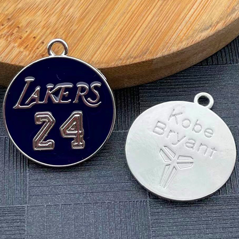 New NBA personalized trendy necklace Blue Fan gift, Lakers No. 24 Kobe round pendant Application Scenario