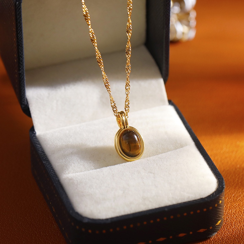 Hyacinth's niche design red agate necklace pendant, retro Hong Kong style, high-end Meirad-style collarbone chain, a versatile necklace for 2025 Specification image