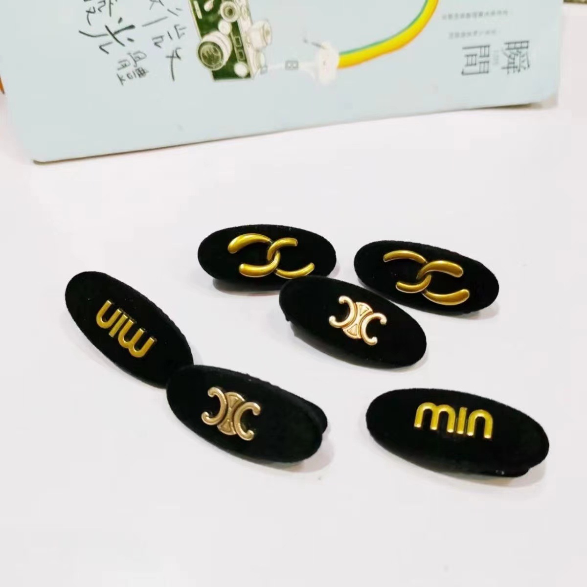 Korean metal letter hair clips, side clips, bangs clips, hair accessories, hair clips, duckbill clips, women's autumn and winter velvet accessories