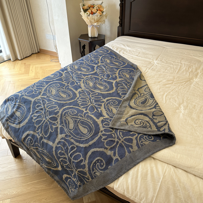 Live-streaming supply of aviation blankets, first-class cabin cover blankets, silk scarves, shawls, and new cashew nut blankets Specification image