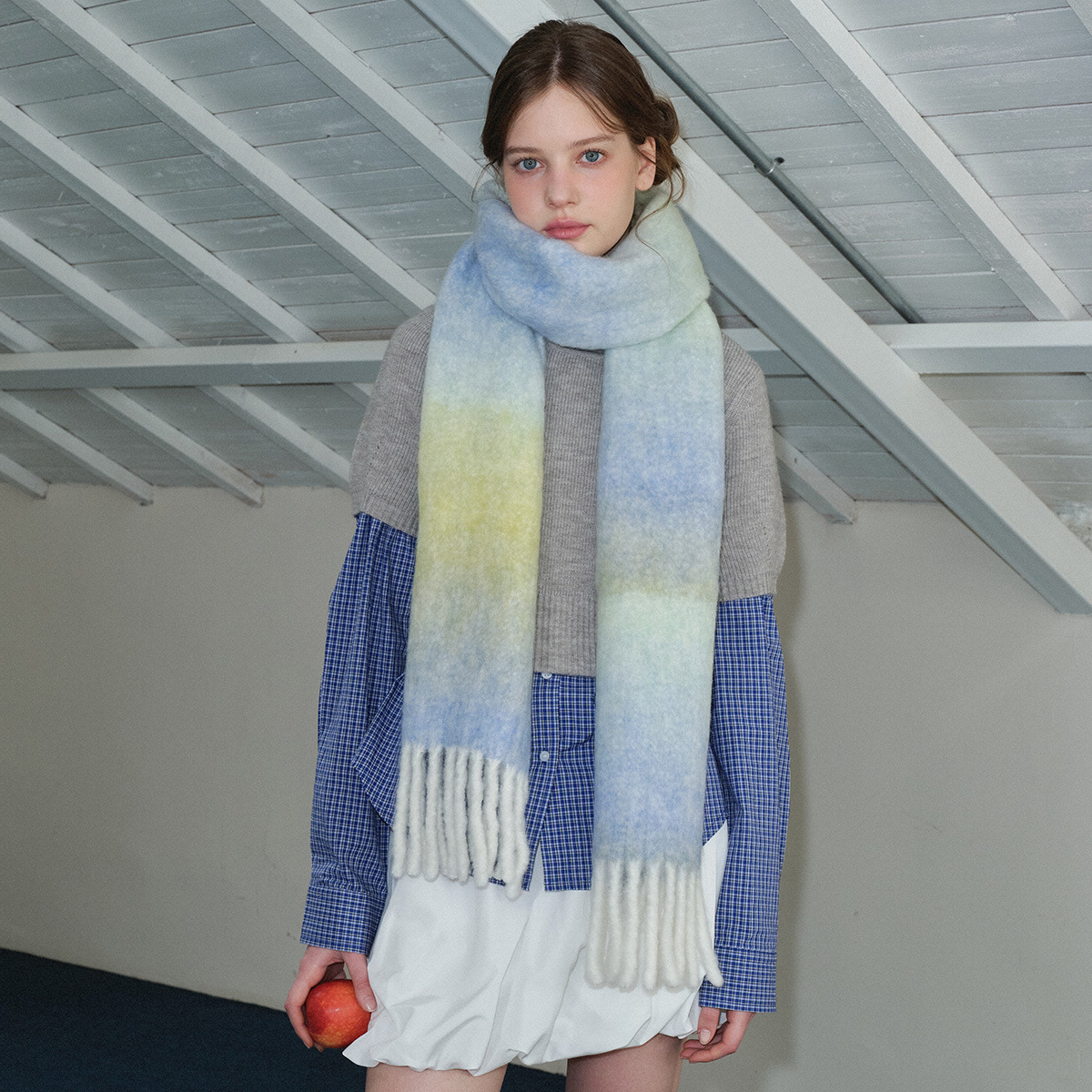 Homemade wool blend gradient color scarf for women, thickened and warm in autumn and winter, with an enhanced ins atmosphere and a soft neck