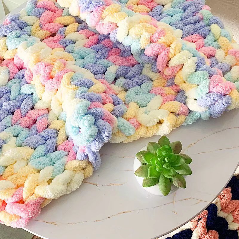Thick wool yarn, Chenille blanket yarn, super thick Icelandic wool hand-woven single strand super thick ice strip yarn, animal nest yarn Application Scenario
