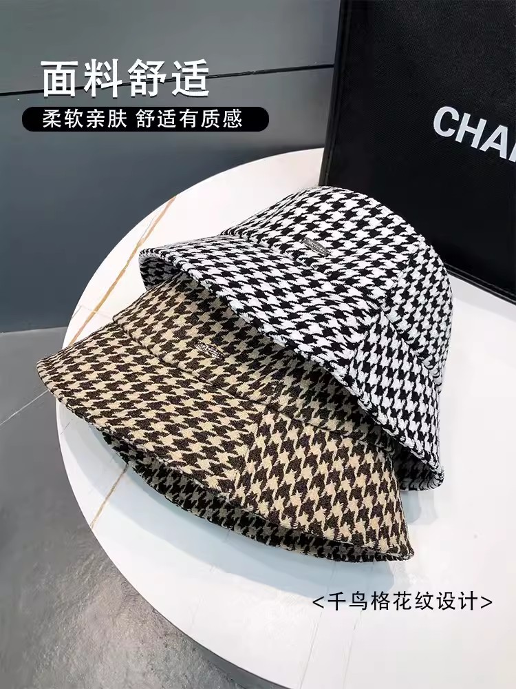 The thousand-bird checkered hat is a fashionable and retro spring and autumn style for women. It's a fisherman's hat that covers the face without makeup and exudes a sense of sophistication. It's a small basin hat that shows off the face Application Scenario