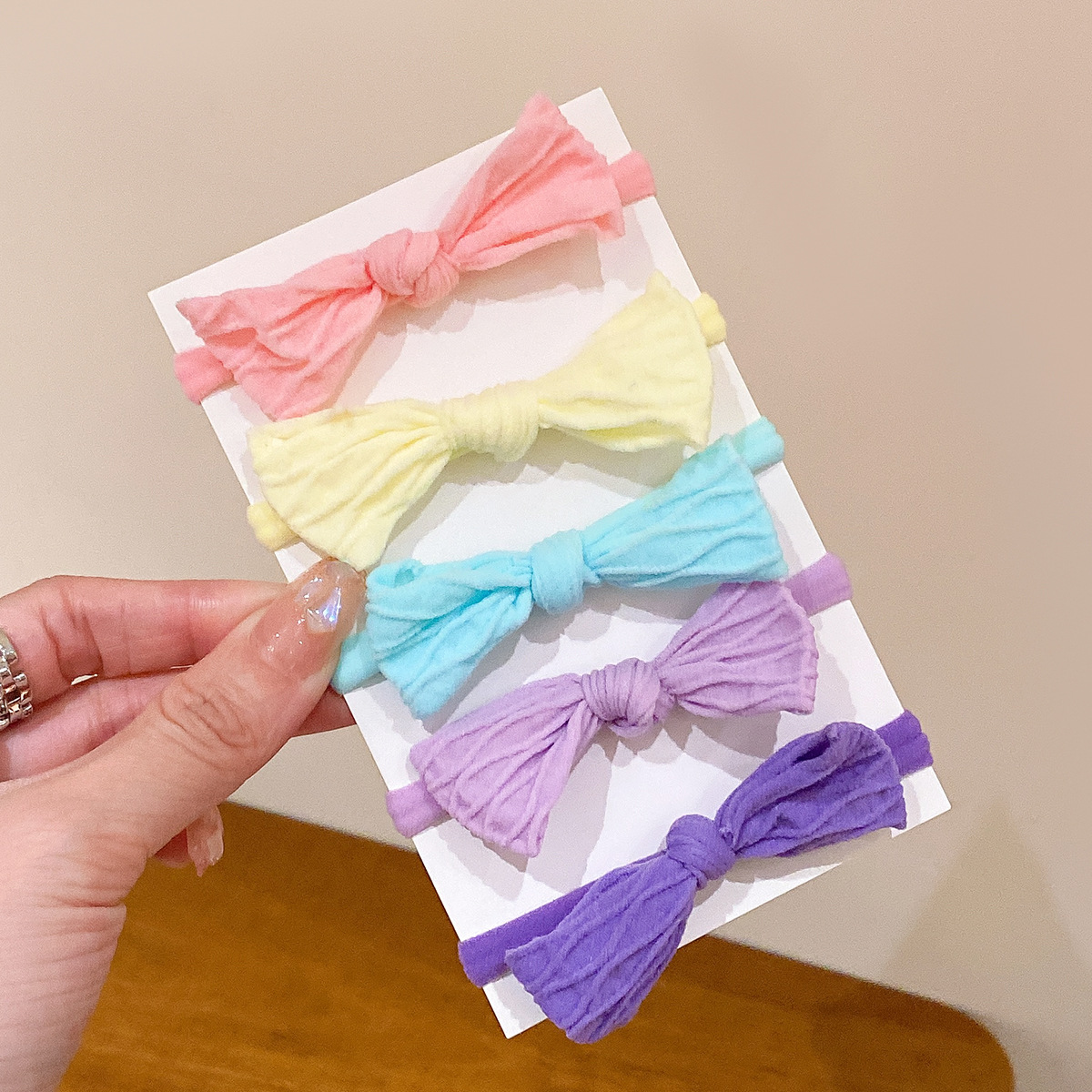 Wholesale of new Korean-style bow hair ties, hair bands, hair tie covers, leather bands, simple and high-elasticity hair ties for women, and hair accessories Application Scenario