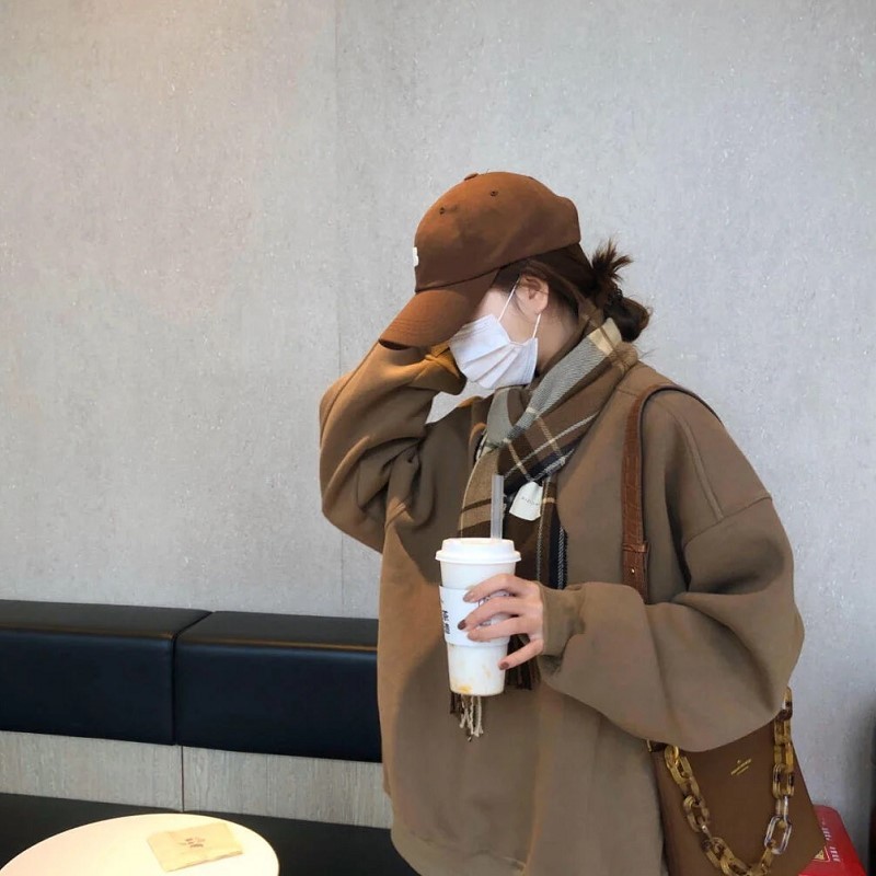 The B-letter cap for women is a Korean version of Instagram. It's versatile for spring and autumn and looks good on the face. It's a small winter coffee-colored baseball cap and a casual Japanese baseball cap Specification image