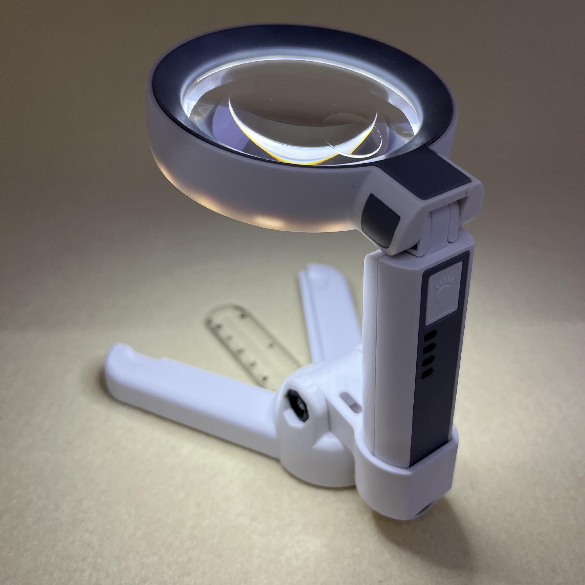 DH65SC recargable tres niveles de luz con pantalla de potencia escritorio 16LED escritorio portátil lupa multifuncional
