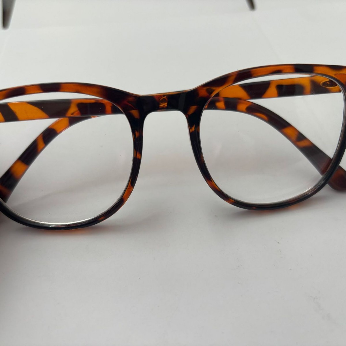 Anti-blue light glasses 7008 for women, flat light lenses, computer goggles, spectacle frames, square frames, personalized trend Application Scenario