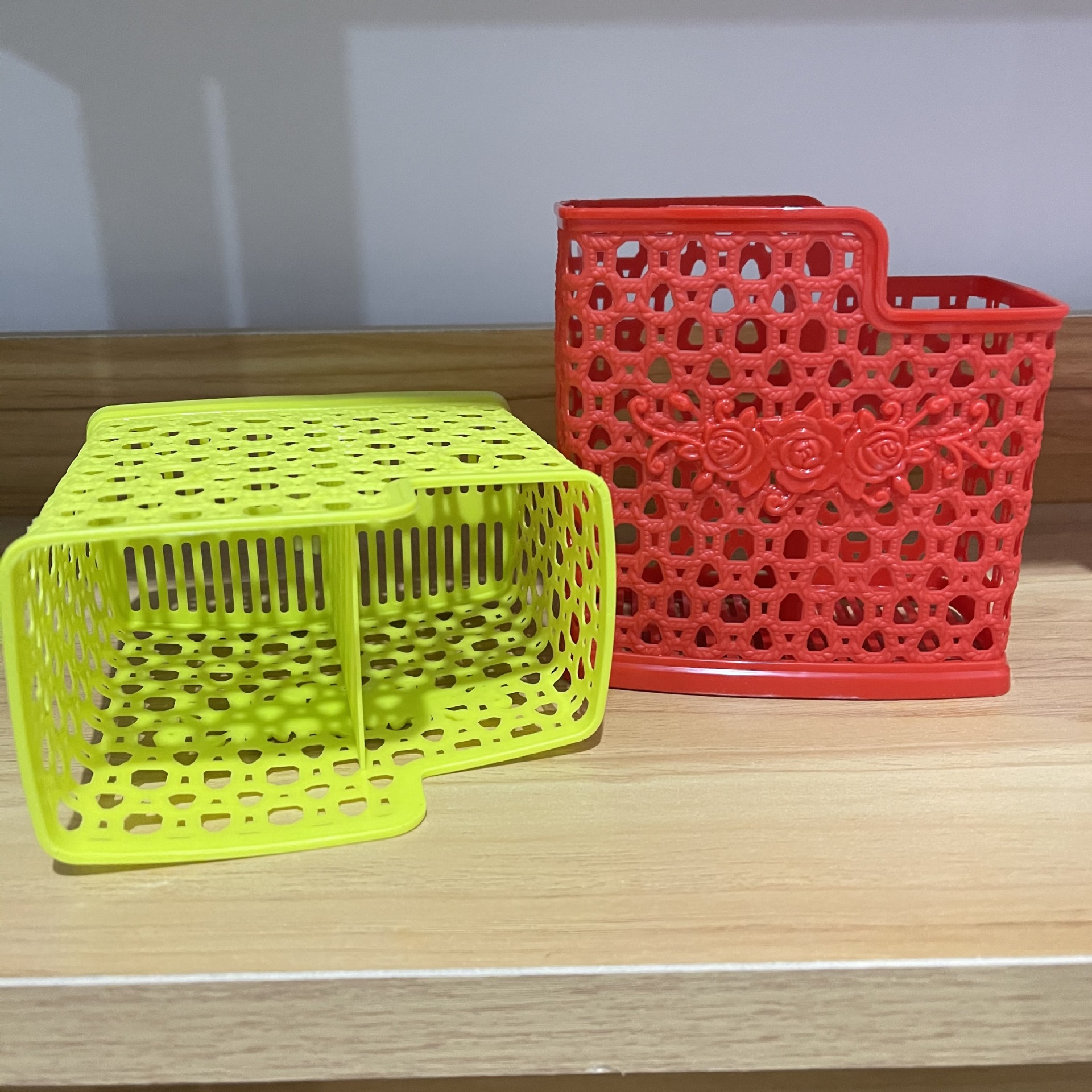 Double-grid quick cages, hollowed-out quick cages, quick cages for household use, leaky quick cages, 2-yuan wholesale supply, wholesale of general merchandise gifts Item Picture