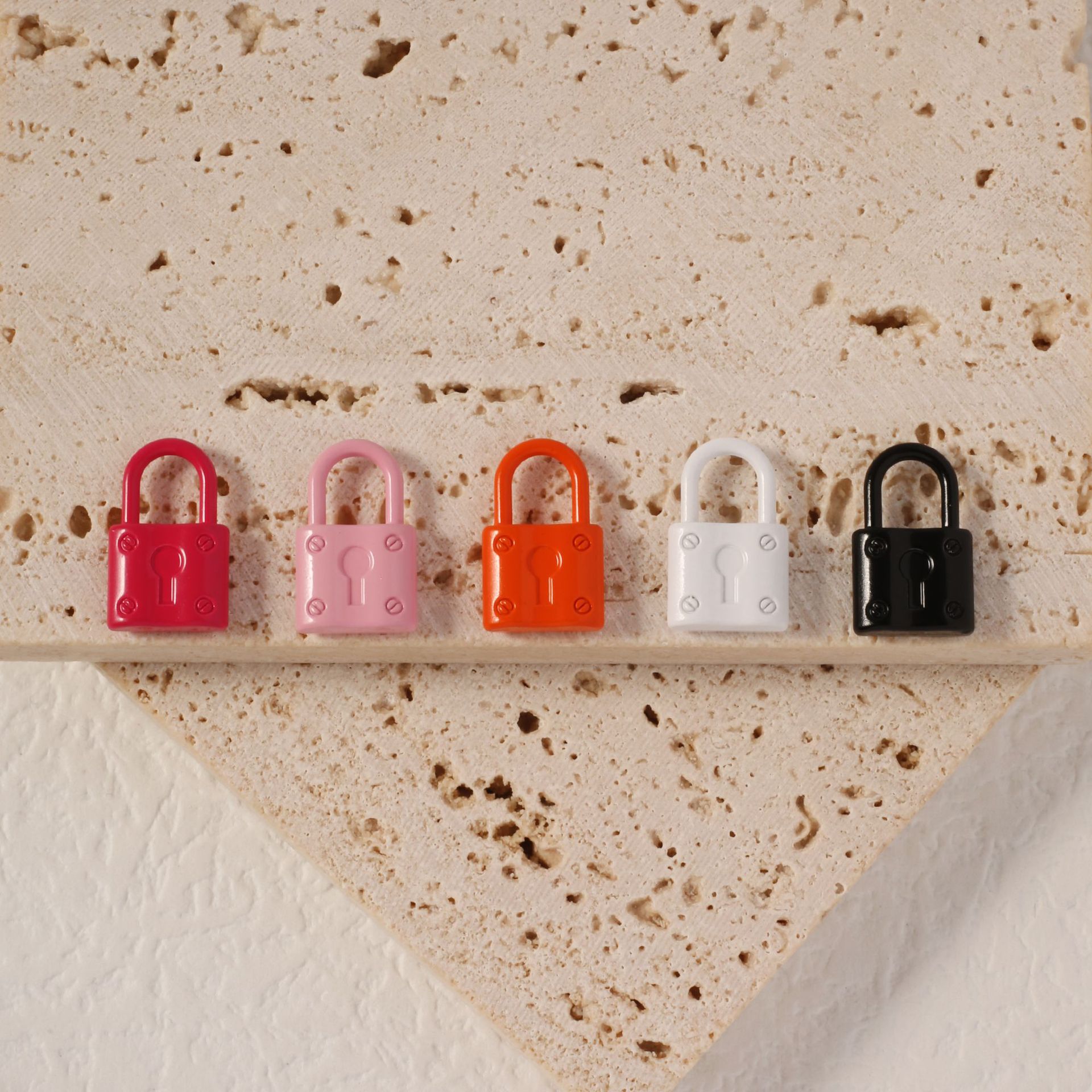 European and American cross-border accessory creative alloy small lock, DIY jewelry accessories, mobile phones, bags, keys, pendants wholesale Specification image