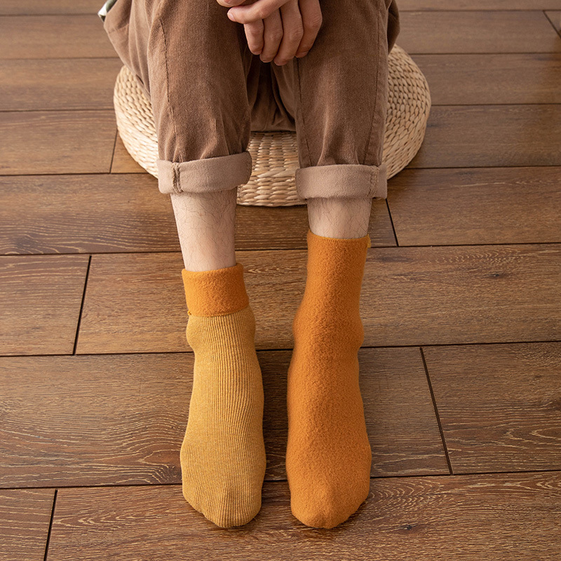 Women's winter fleece and thickened snow socks for heat storage and warmth retention, pile socks for couples, mid-calf socks, postpartum floor socks Application Scenario