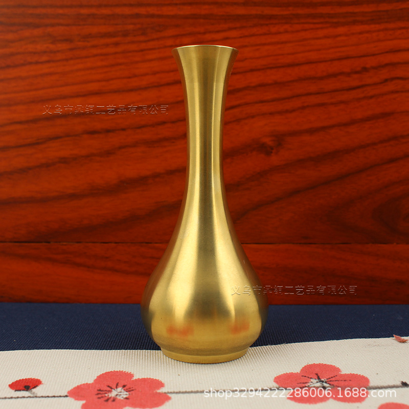 Brass Guanyin Water Bottle Vase Tabletop Decoration Pure Copper Imitation Ancient Zen Jade Bottle For Daily Buddha Decoration Application Scenario