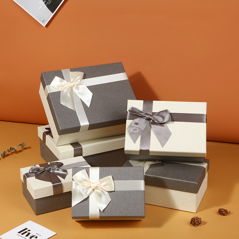 Factory wholesale gift box packaging, European-style butterfly companion hand gift box, top and bottom cover color box, hard box, free design and customization
