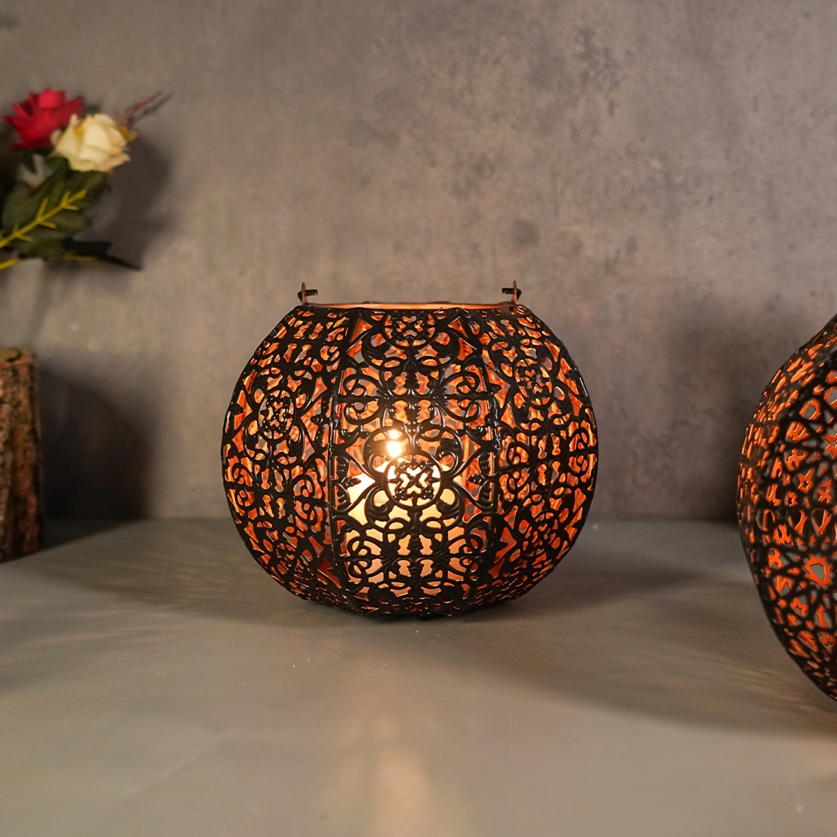 Cross-border new Halloween hollowed-out iron pumpkin lanterns, candlesticks, scene atmosphere decoration, home ornaments and decorations details Picture
