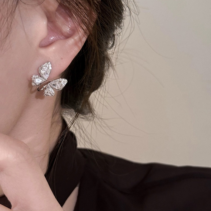 Lujo ligero nichos circonitas pendientes de mariposa verano de alta calidad sentido único aretes diseño de mujer sensación de frío y aire accesorios de oído details Picture